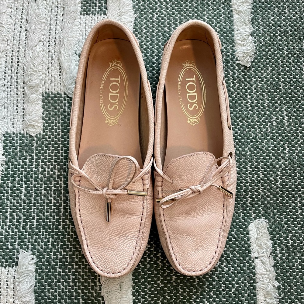 Tod’s pale pink loafers - Picture 2 of 7